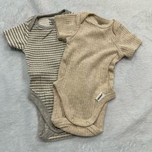 🔥3 for $10🔥 Gerber newborn onesie 2-pack